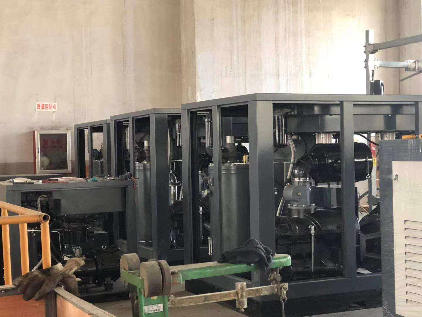 <strong>空壓機(jī),儲(chǔ)氣罐子,噴砂機(jī)</strong>